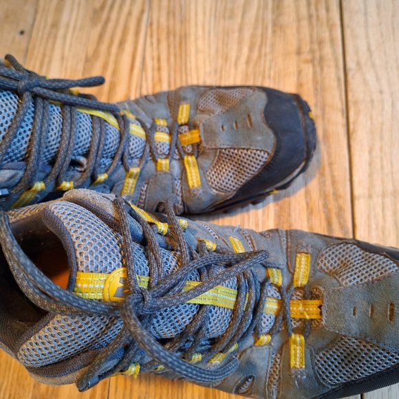 Merrell Men’s Onvoyer Mid Waterproof Hiking Boots - Picture 3 of 7